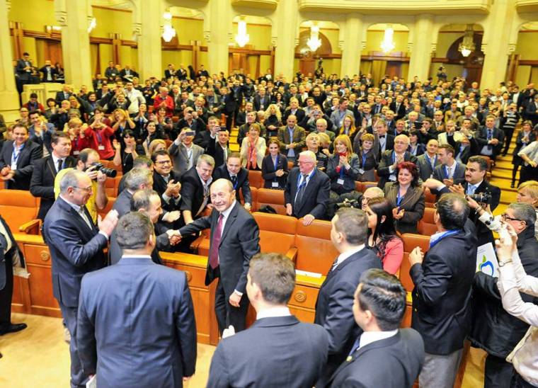 Traian Băsescu megvédte Elena Udreát