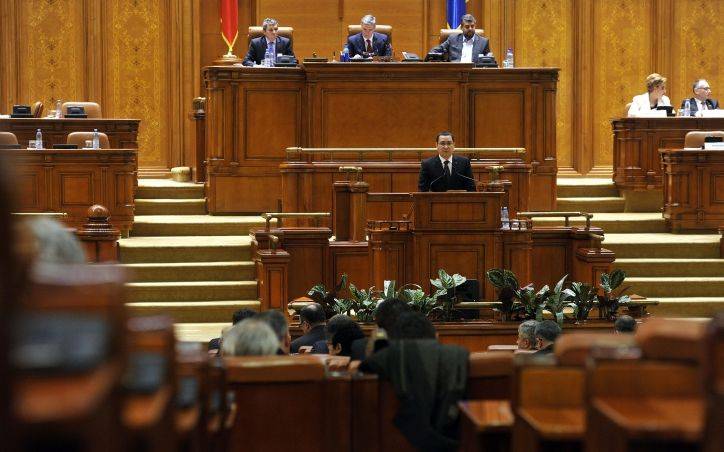 Védelmébe vette Victor Pontát a képviselőház
