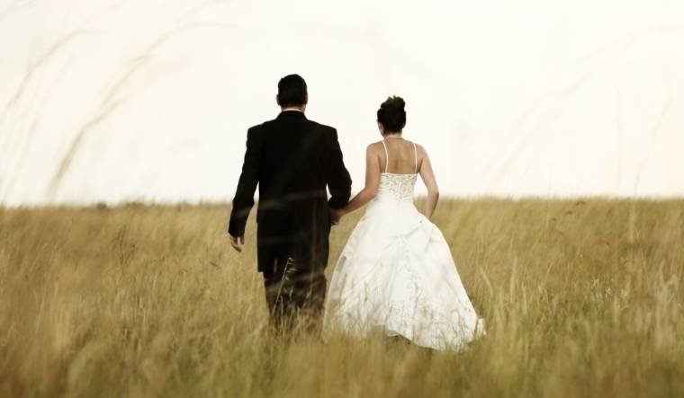 Alkotmányban rögzíthetik, hogy csak egy férfi és egy nő kelhet egybe