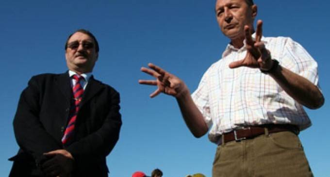 Lemondásra szólítanák fel Traian Băsescut