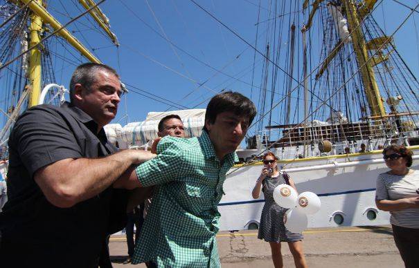 Arcul köpték Băsescut