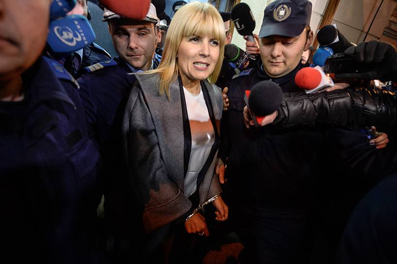 Elena Udrea volt turisztikai minisztert június 5-én jogerősen hat év börtönbüntetésre ítélte a legfelsőbb bíróság 