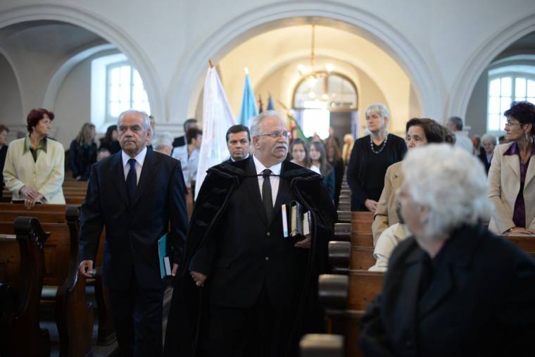 Nemzetmegtartók és hiterősítők