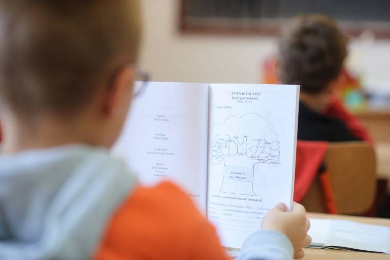 Közösen lépnének fel a vallásóráért