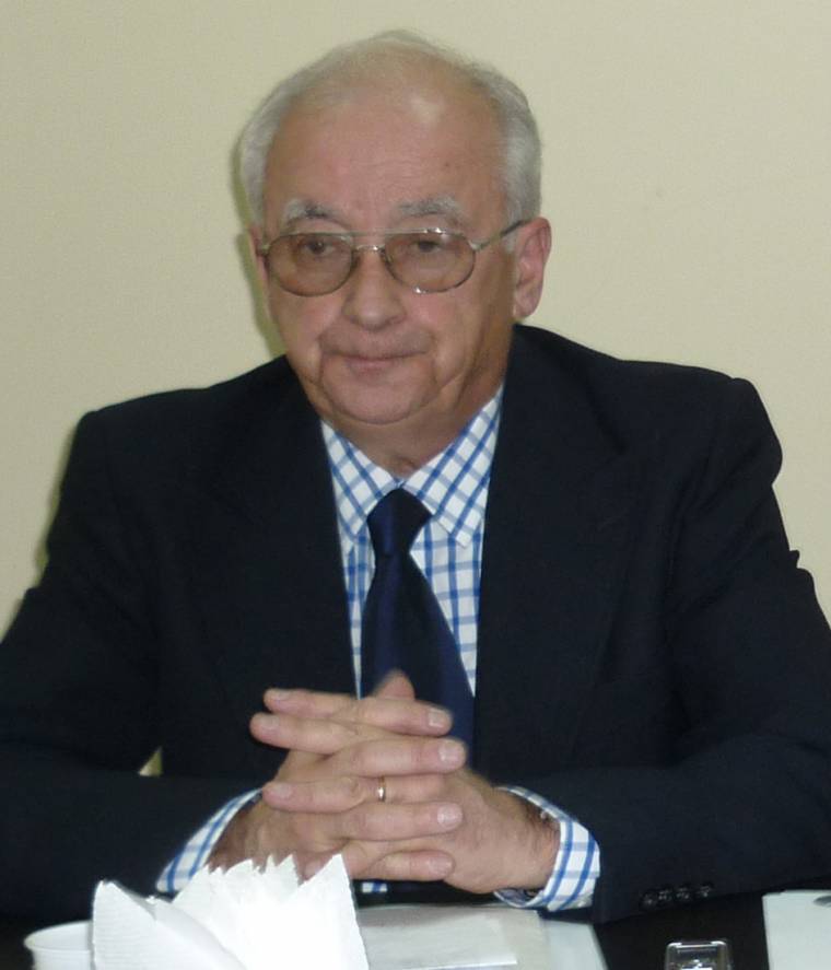 Negatív példa a cigarettázó orvos