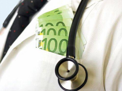 Felmérés a korrupcióról: élen az orvosok