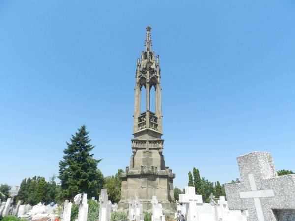 Ötszázan a „szégyenszobor” ellen