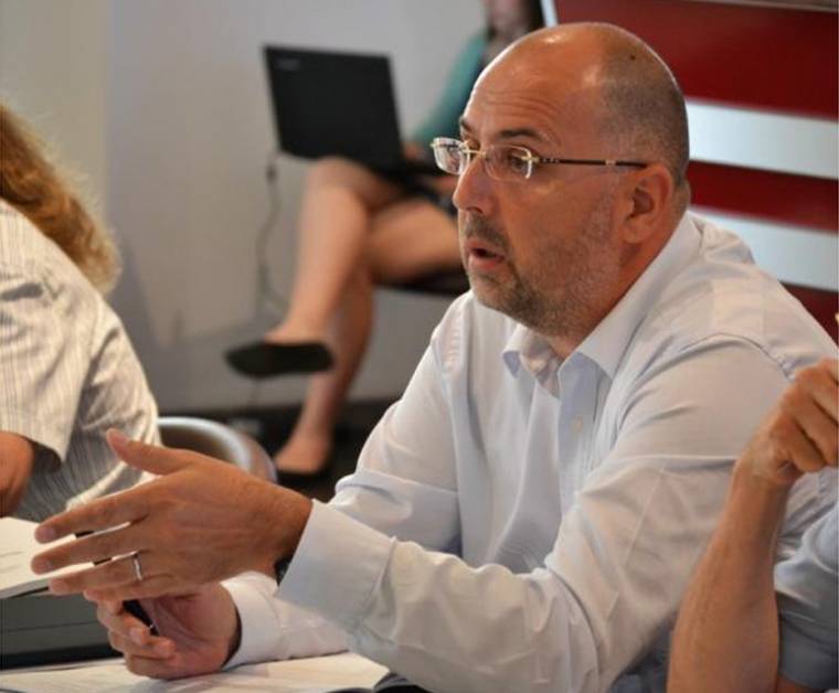 Hadüzenet vagy kampány?