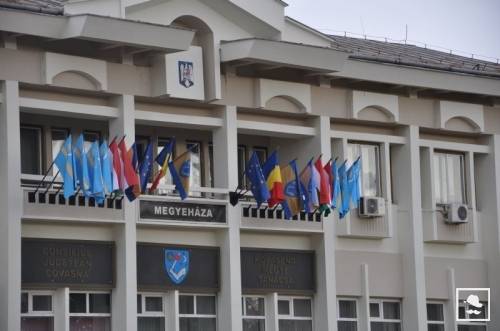 Folytatódnak a zászlóperek Háromszéken