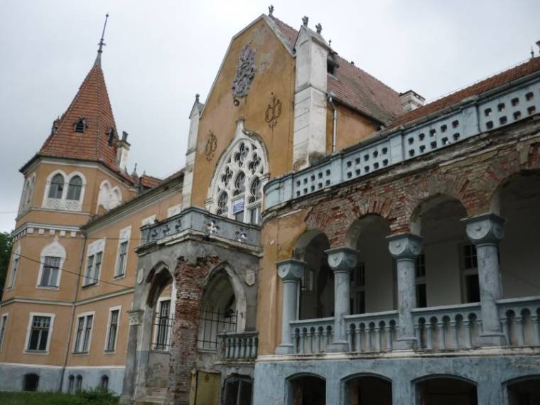Szebb napokra vár a legendás mezőzáhi kastély