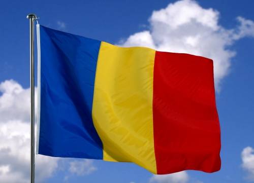 Román lobogókat osztogatnak a székely megyékben