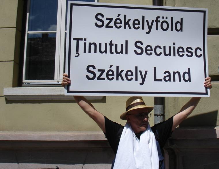 Bíróság előtt az SZNT diszkriminációs panasza