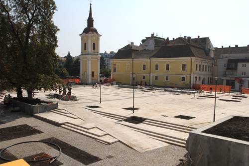 Floreáék teljesen kiszorítanák Marosvásárhelyről a magyar jellegű ünnepeket