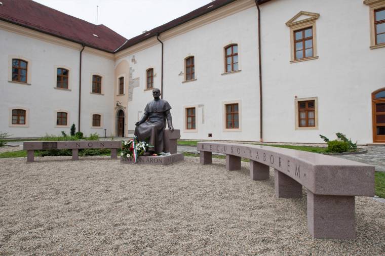 Felavatták Márton Áron  szobrát Gyulafehérváron