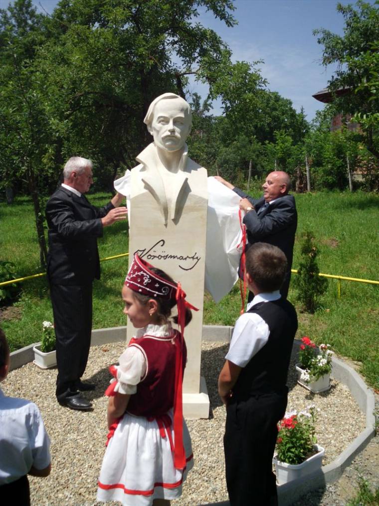 Vörösmarty első szobra Erdélyben