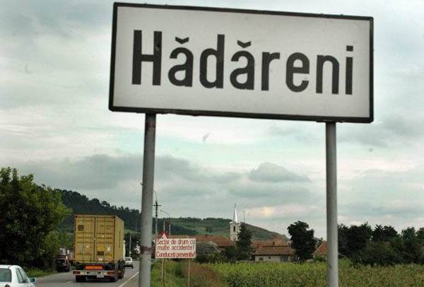 Az E60-as jelzésű út mentén, Marosludas szomszédságában van Aranyoshadrév 