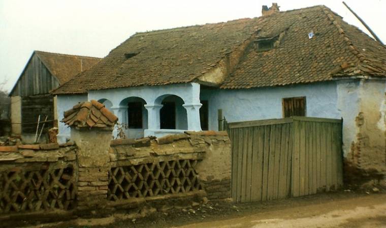 Utolsó pillanatban akadályozták meg a nagybaconi Árkádos Ház lebontását