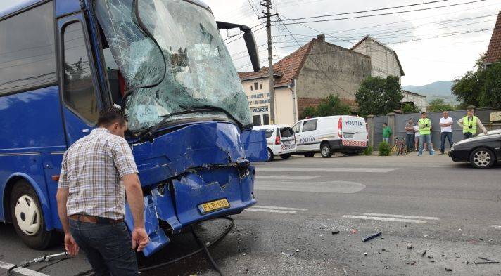 Magyarországi diákokat szállító autóbuszok ütköztek Gyulafehérvár határában