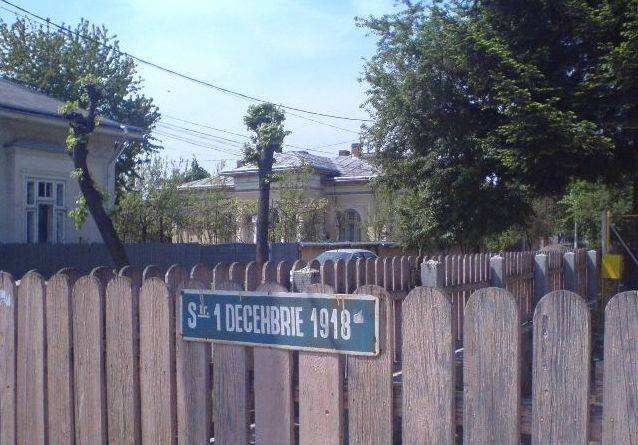 Minden városban kötelező lesz a December 1. út