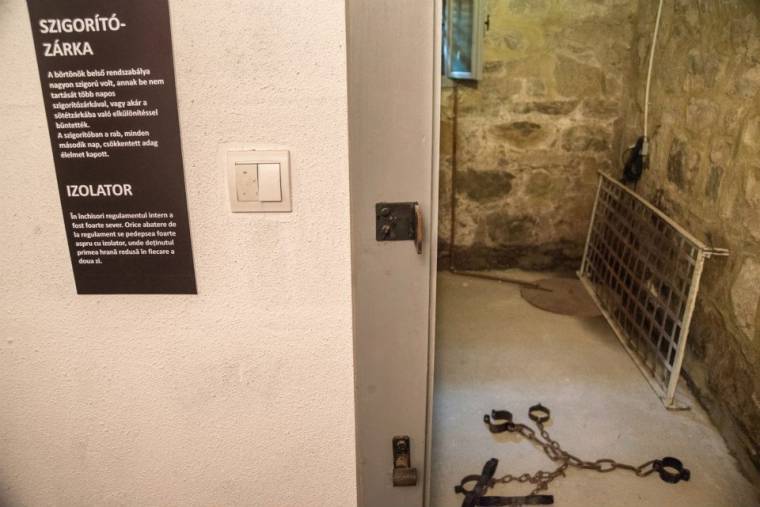 Büntetnék a kommunizmus bűneinek tagadását