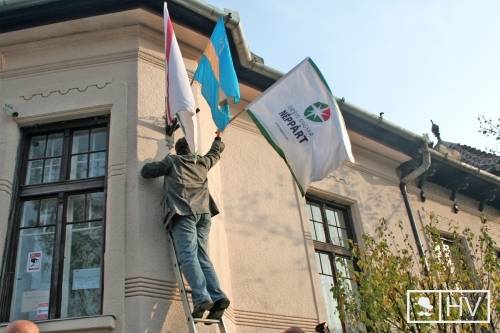 Kincses: nincs döntés a zászlóperben
