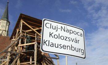 Bírósági végzés a kétnyelvű kolozsvári helységnévtáblákról