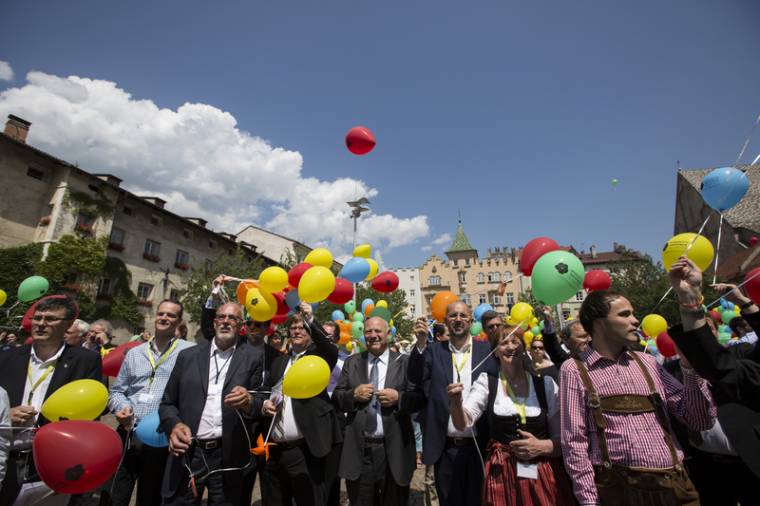 Minority SafePack: pert nyertek Brüsszellel szemben