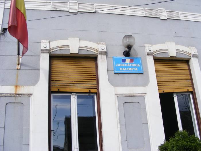 Harcolnak a szalontai bíróságért