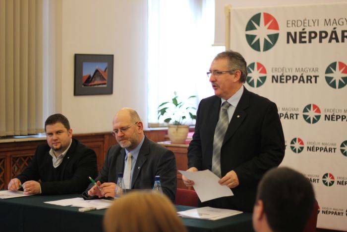 EMNP: nem lesz önálló EP-lista, Tőkés a Fidesz színeiben indulhat