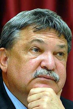 Nem vonul vissza Csányi Sándor