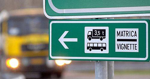 Leállíttatnák az útdíjfizetést a fuvarozók