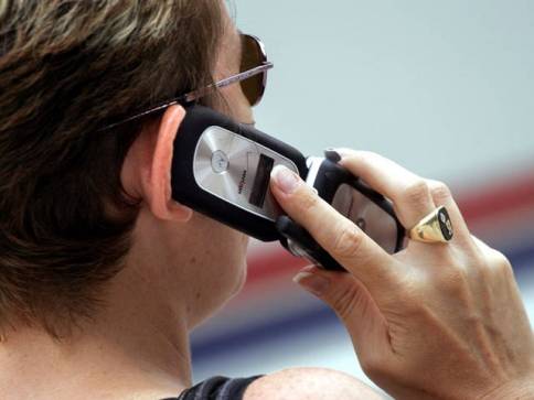 Csökken elsejétől a telefonos kapcsolási díj