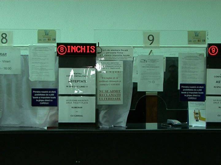 A közalkalmazottak sztrájkja közepette Ponta saját jövedelmét kevesli