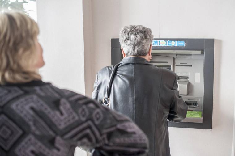 Csökkentené a Versenytanács a banki illetékeket