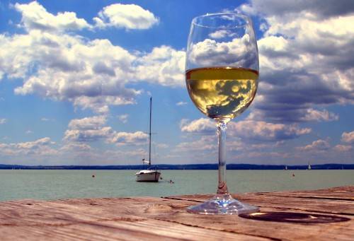 Sok az üres állás a Balatonnál – Romániában is toboroznak