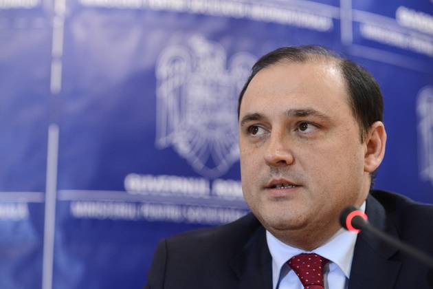 Fokozatosan emelhetik a postások fizetését