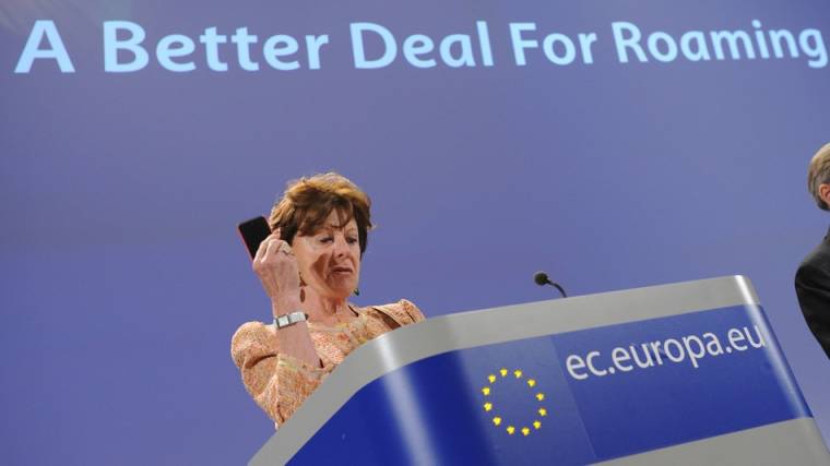 Tovább csökkennek a roamingdíjak