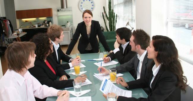 Eurószázezrek a csúcsmenedzsereknek