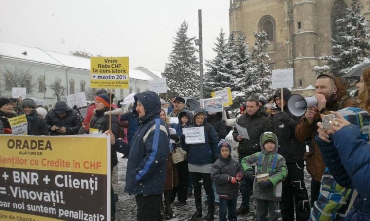 Mugur Isărescu fejét követelik a frankhitelesek