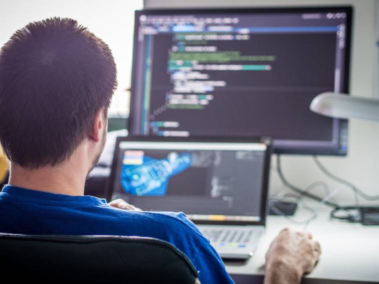 Azt akarják elérni, hogy az informatikusok itthon találjanak munkát