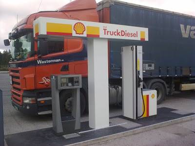 Magyarországon tankolnak a romániai fuvarozók