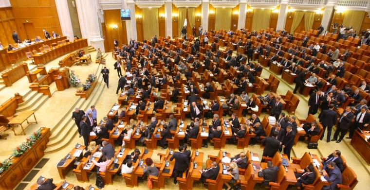 Megérkezett a parlamentbe a Markó Attila lemondását rögzítő irat