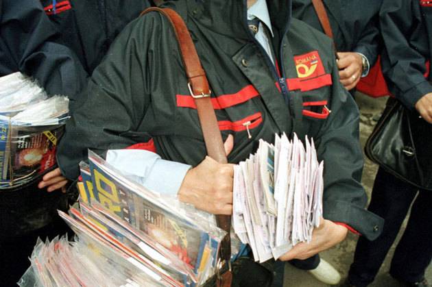 Elegük lett a tiltakozó, sztrájkkal fenyegetőző postásoknak