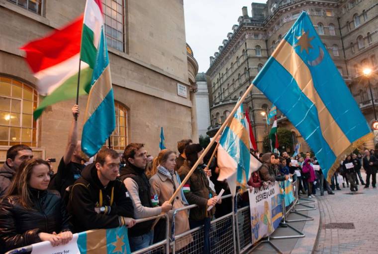 Szimpátiatüntetések New Yorktól Pozsonyig