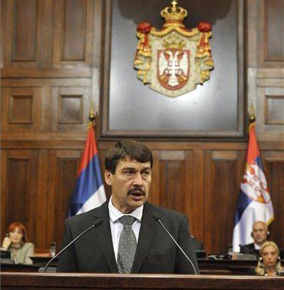 Szerbia: Áder bocsánatot kért a magyar atrocitásokért