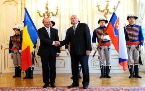 Băsescu Pozsonyból üzen a magyaroknak