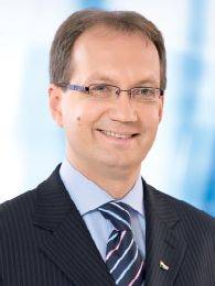 Fidesz: figyelmeztetés a Bajnainak ajándékozott póló