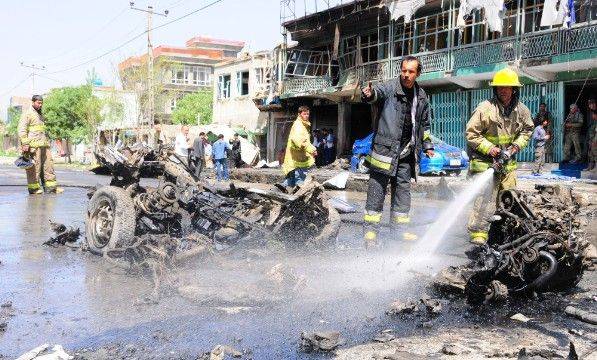 Közel félszázan meghaltak egy kettős öngyilkos merényletben Kabulban