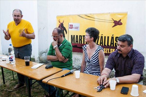 Rést ütnének az EU falán