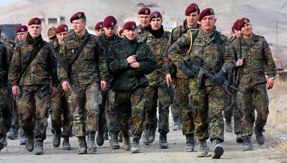 Líbiai katonákat fog kiképezni a NATO